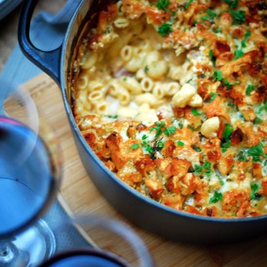 Garlic Bread Crusted Mac & Cheese