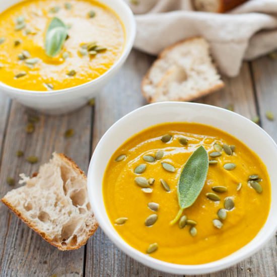 Vegan Turmeric Pumpkin Soup