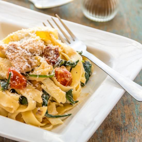 Creamy Spinach & Chicken Pasta
