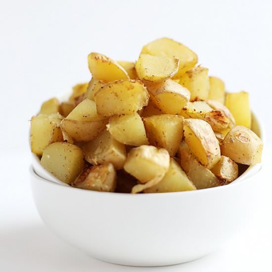 GARLIC POTATOES WITH TANGY DIP