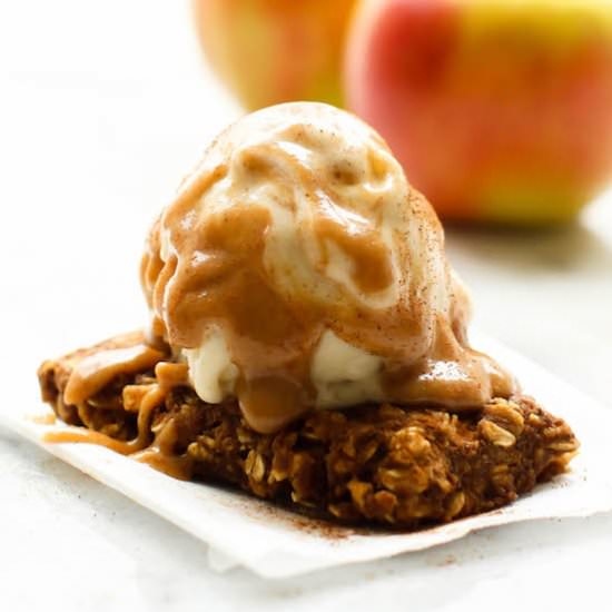 Caramel Apple Pie Bars (à la mode)