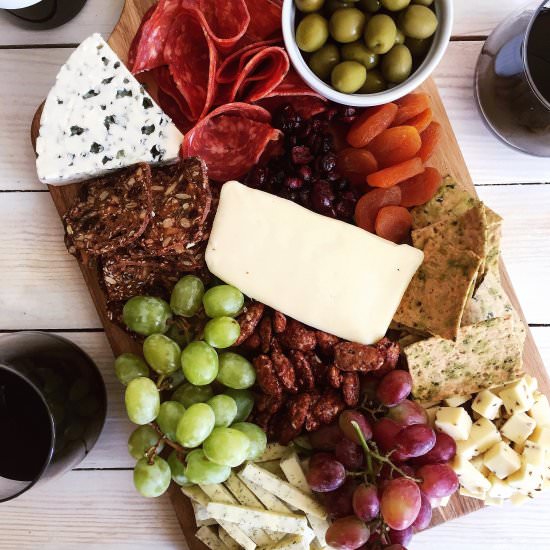 How to Make a Cheese Board