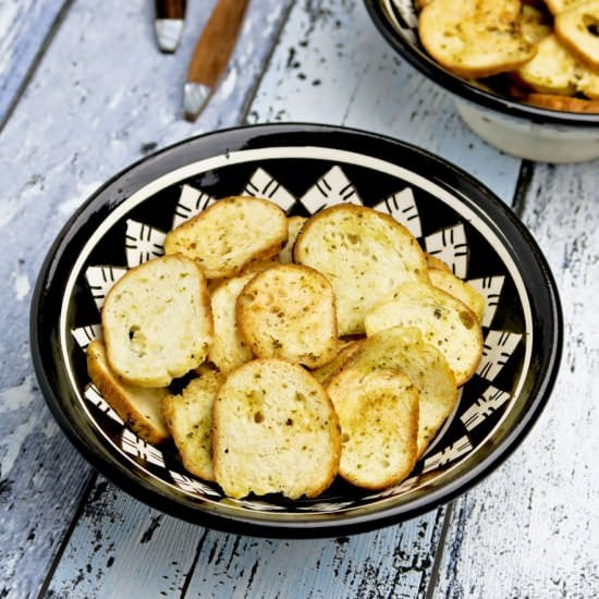 Basil and Garlic Bagel Chips