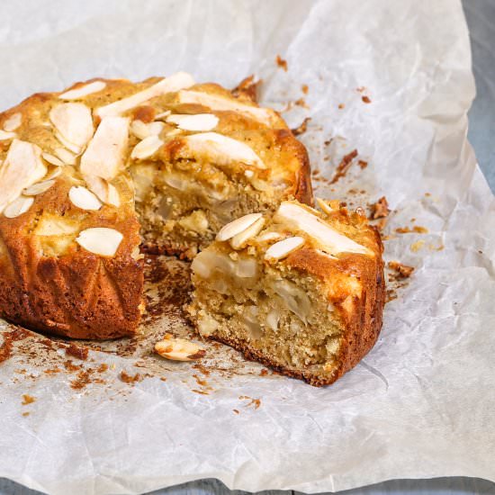 Apple almond cake