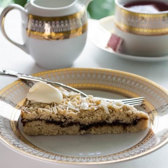 Fig Almond Cake Crumble