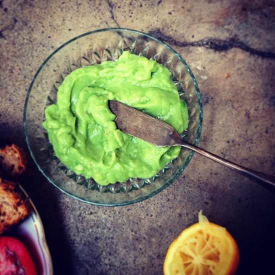 Simple Breakfast Guacamole