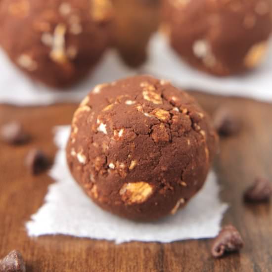 Chocolate Strawberry Energy Bites