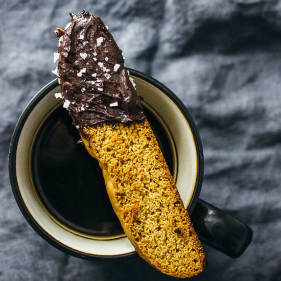 Gingerbread biscotti with chocolate