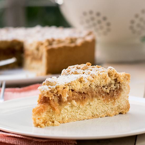 Grandma’s apple crumble pie cake