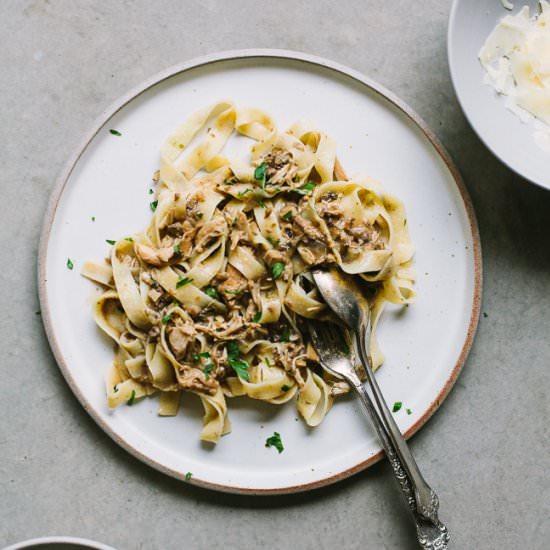 Slow Cooker Chicken Mushroom Pasta