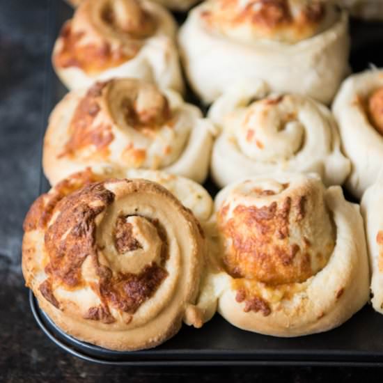 Cheesy Garlic Mozzarella Rolls