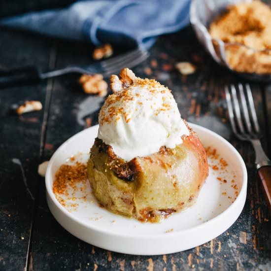 Stuffed Baked Apples with Ice Cream