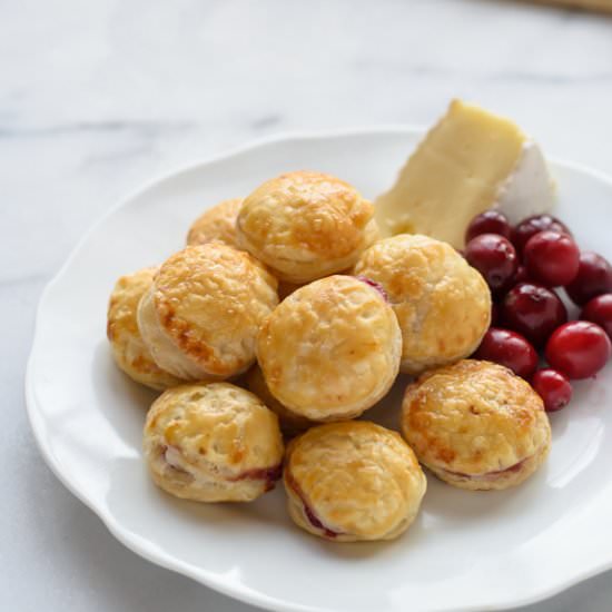Cranberry Brie Puff Pastry Bites