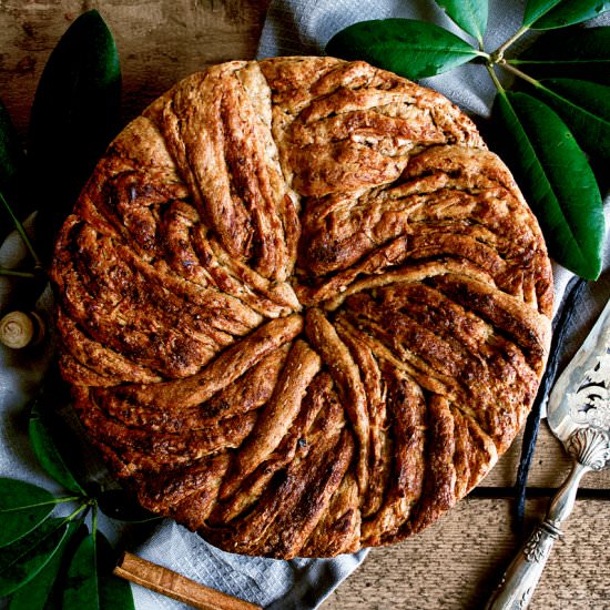 Apple Cinnamon Bun Cake