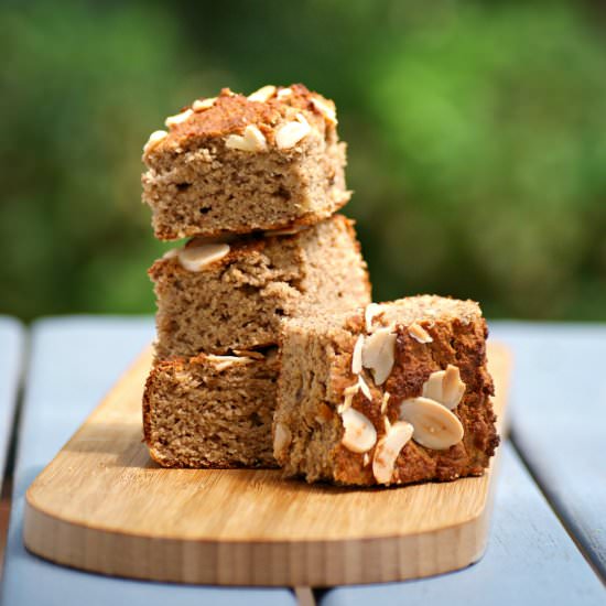 6 Ingredient Banana Almond Cake