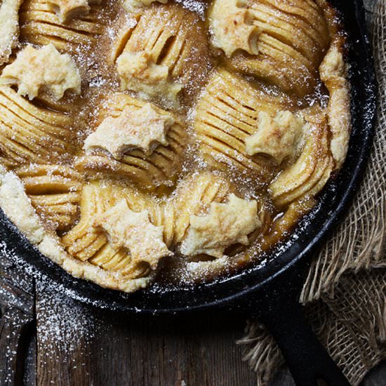 Rustic Skillet Spiral Apple Pie