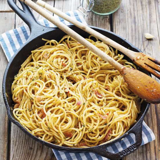 (Easy) Bacon Spaghetti Aglio Olio