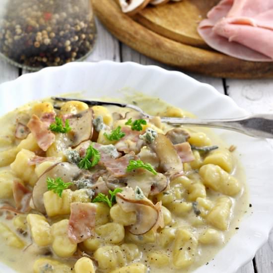 Gnocchi in Creamy Gorgonzola Sauce