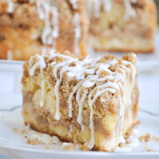 Apple and Cinnamon Crumble Cake