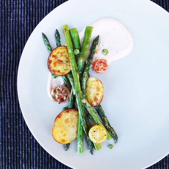 Asparagus with Peas, Garlic & Cream