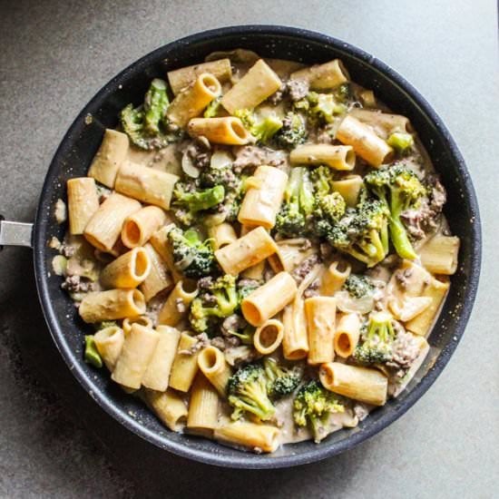 Cheesy Beef and Broccoli Pasta