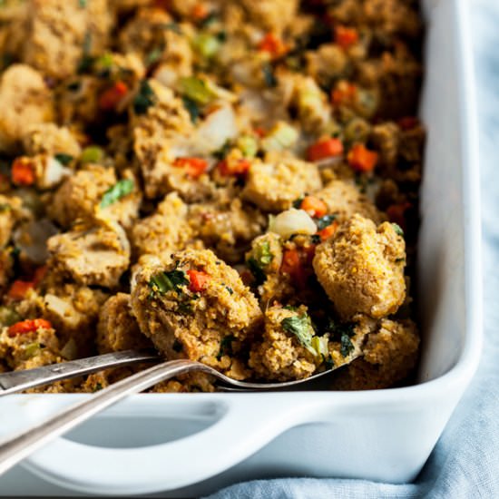 Simple Cornbread Sage Stuffing