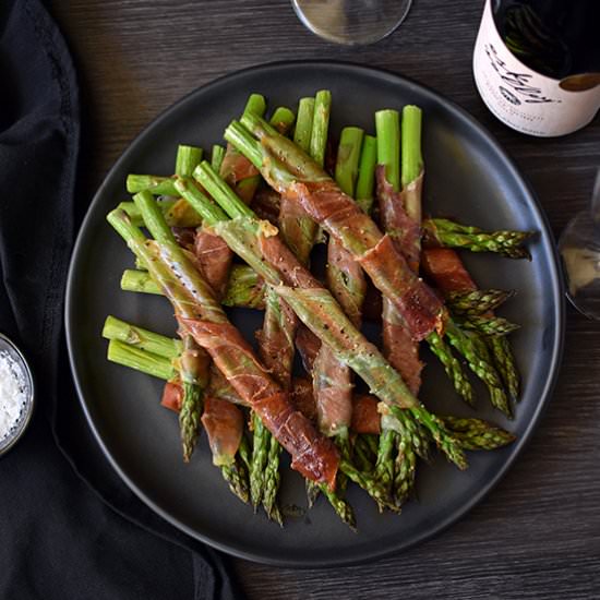 Prosciutto wrapped asparagus spears