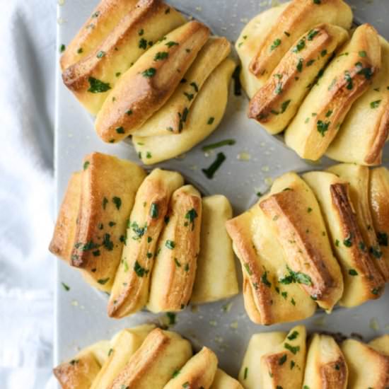 garlic butter pull apart rolls