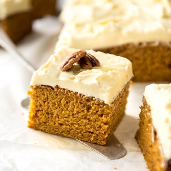 PUMPKIN CAKE WITH CREAM CHEESE FROS