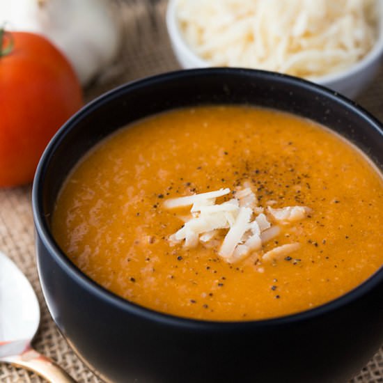 Roasted Garlic and Tomato Soup