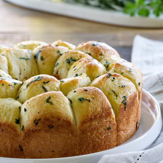 Garlic Parmesan Pull-Apart Bread