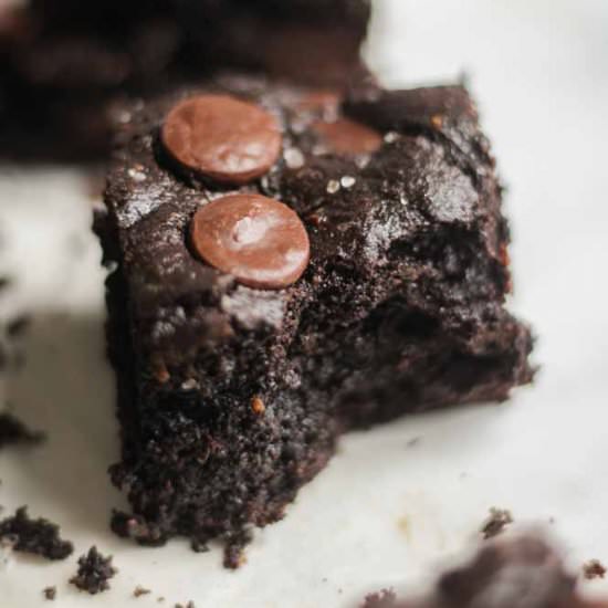 Paleo Chocolate Salted Cookie Bars