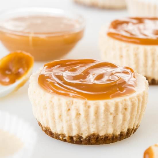 Chai Latte No-Bake Mini Cheesecakes
