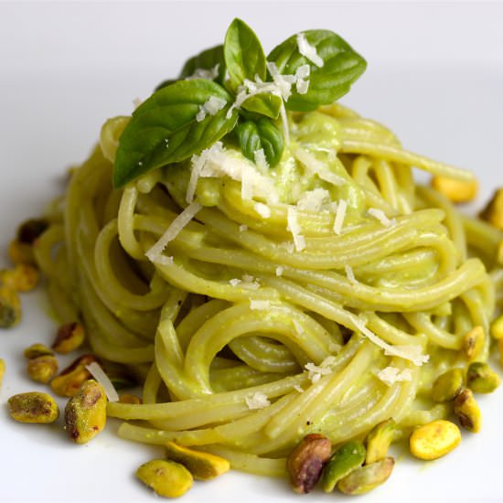 Spaghetti with asparagus pesto