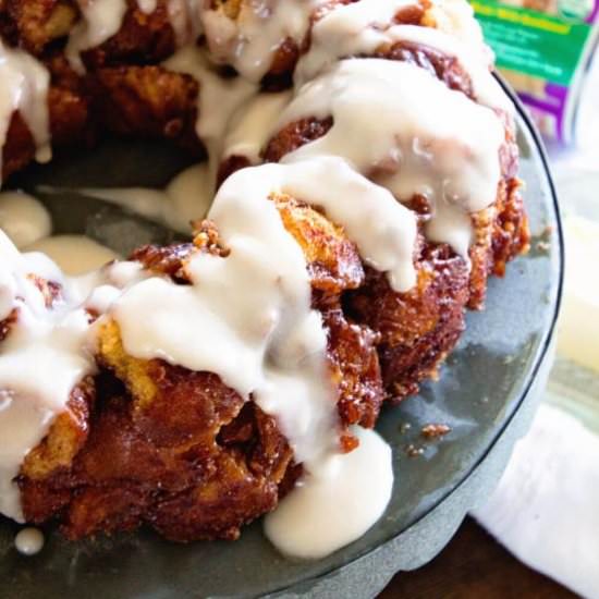 Easy Cinnamon Roll Monkey Bread