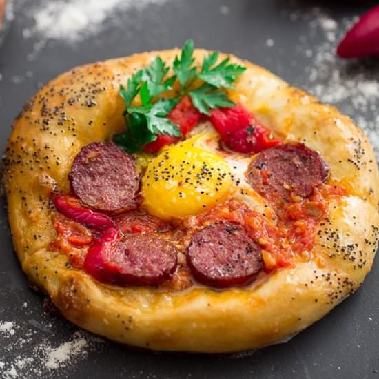 Delicious Breakfast Pizza