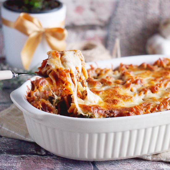 Beef, mushroom and kale pasta bake