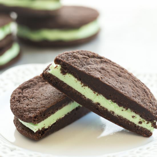 Homemade Mint Chocolate Oreos