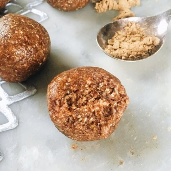 Gingerbead bliss balls
