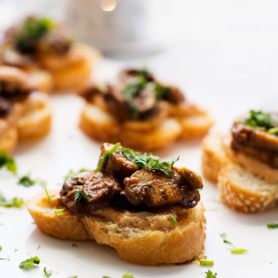 Mushroom & Hummus Toasties