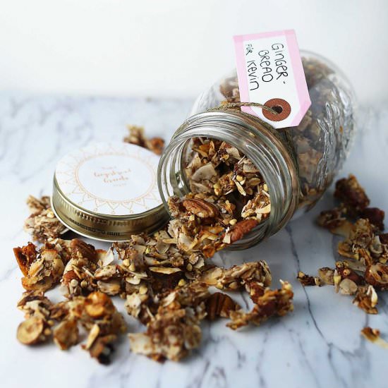 CRUNCHY VEGAN GINGERBREAD GRANOLA