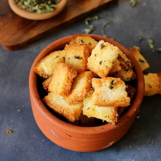 Garlic Oregano Baked Croutons