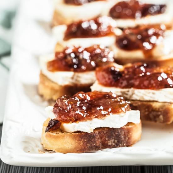 fig and brie crostini