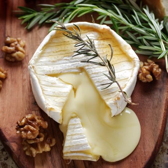 Easy Baked Brie with Honey
