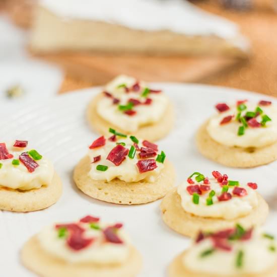 Brie cheese blinis