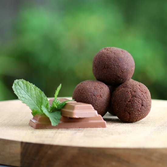No Bake Mint Chocolate Energy Balls