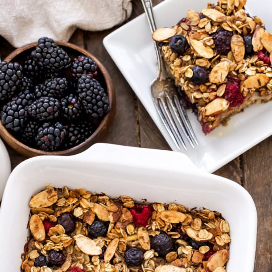 Cinnamon Apple Berry Baked Oatmeal