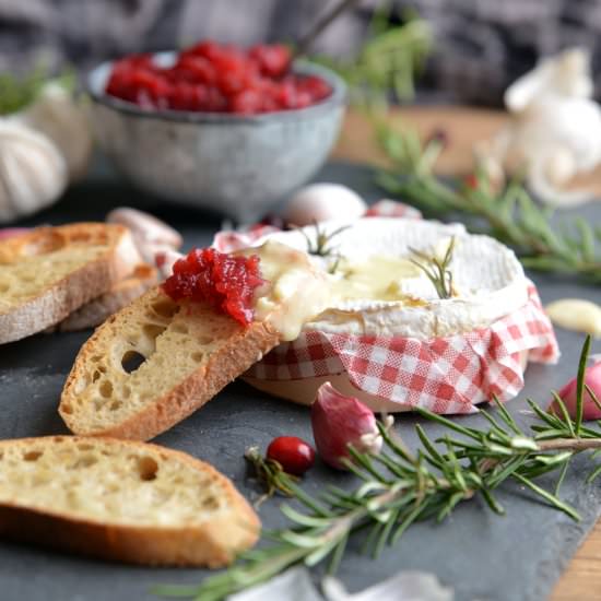 Baked Camembert & Cranberry Relish