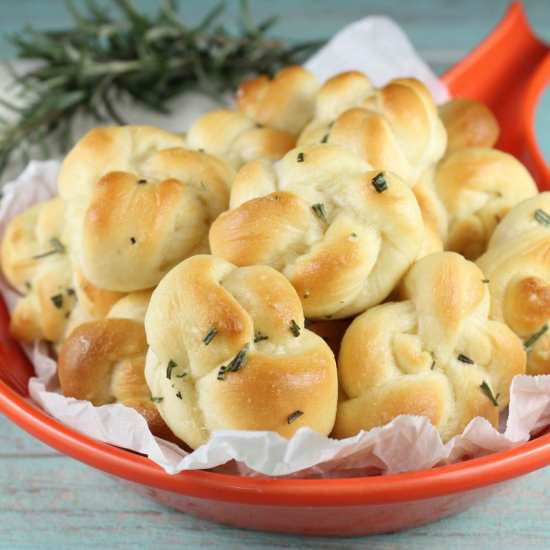 Quick Rosemary Garlic Knots