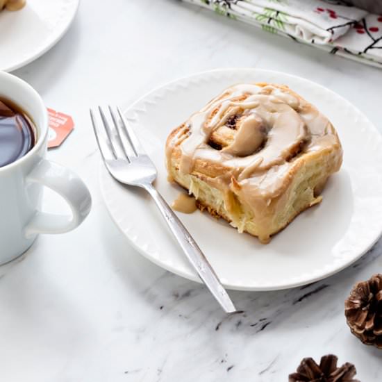 Overnight Toffee Cinnamon Rolls